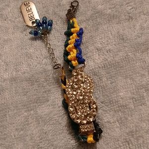 Brazalete con metal..